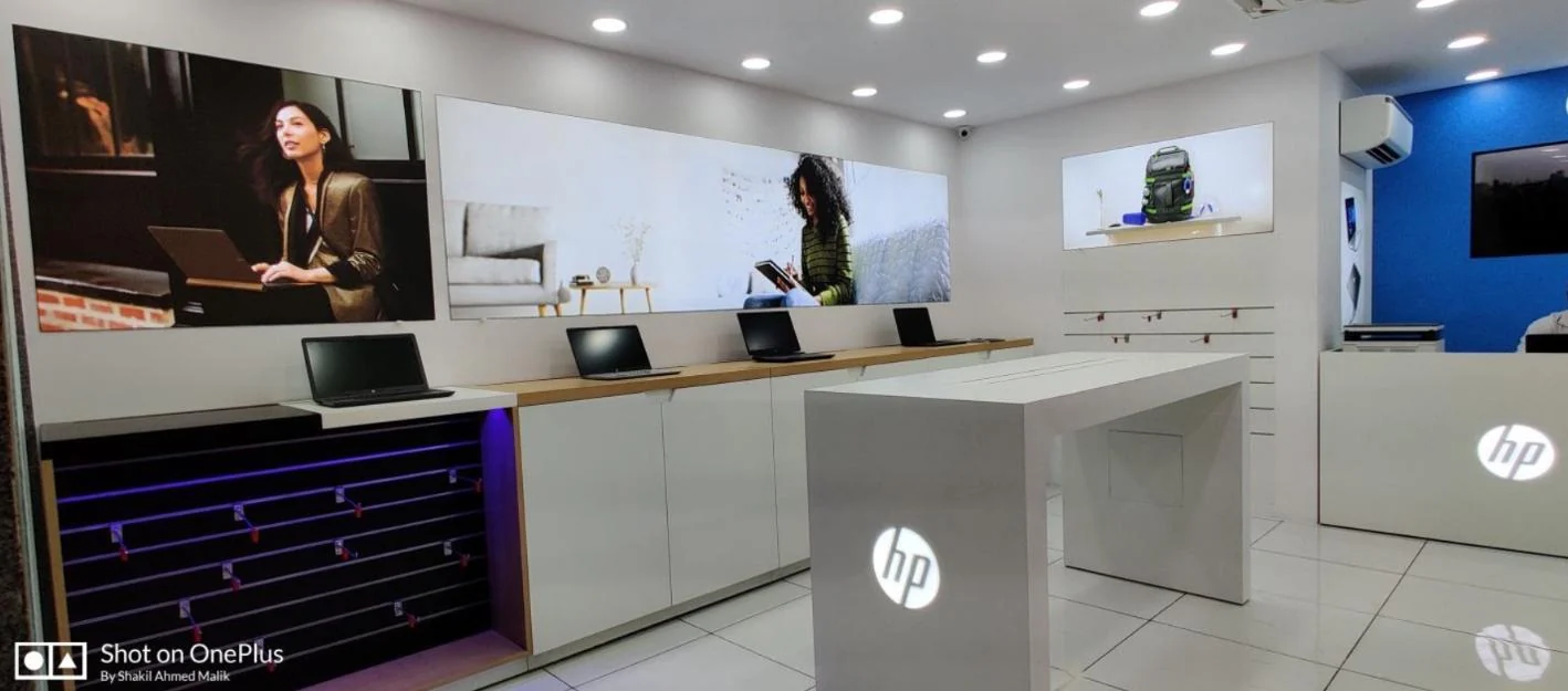Electronics retail fit-out